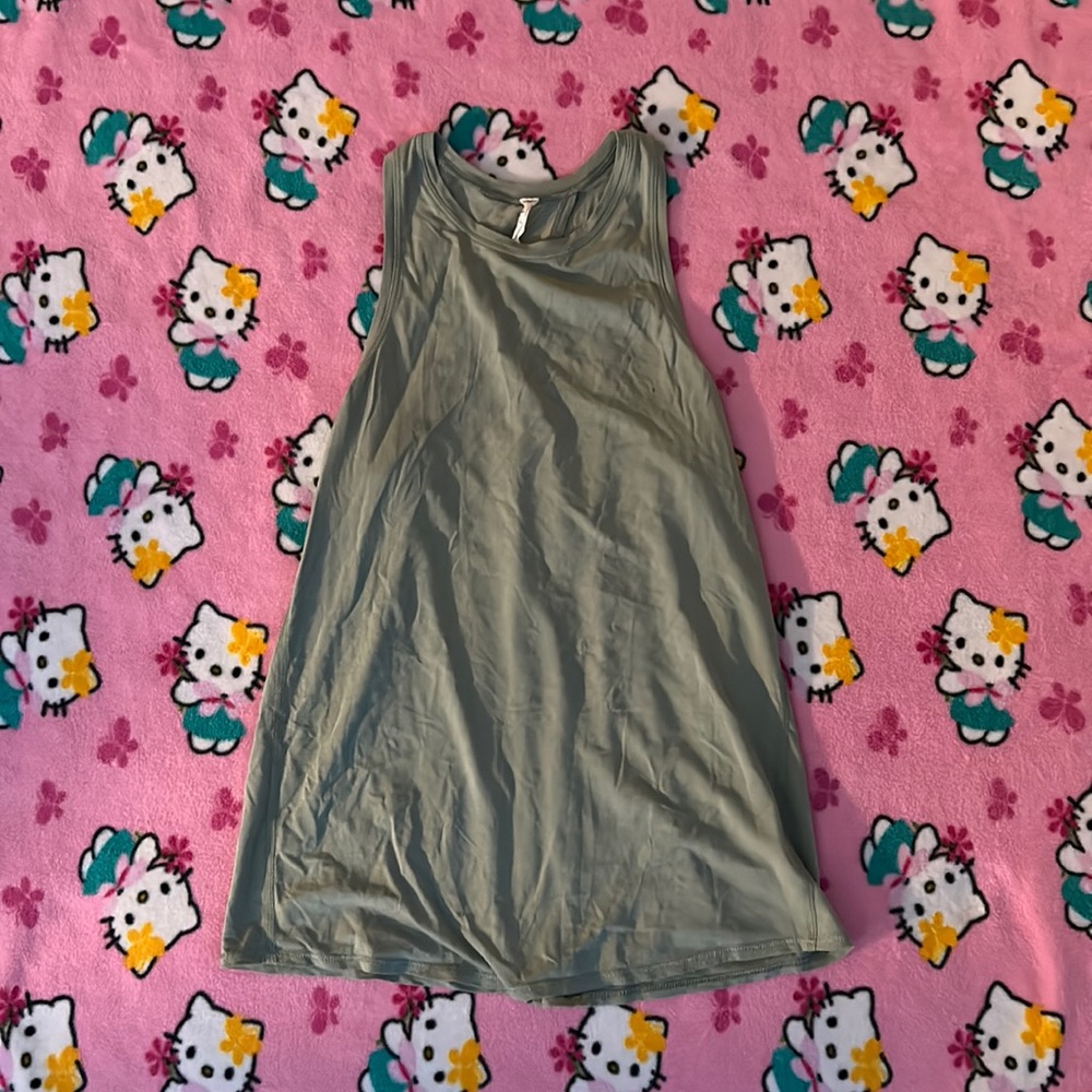 - Lululemon top